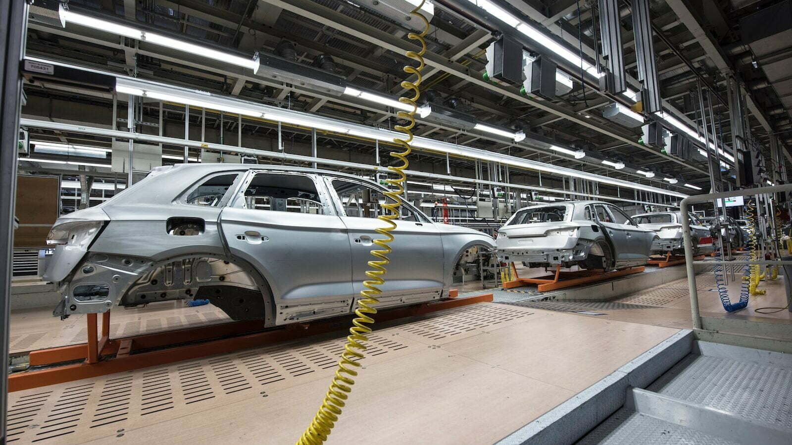 automotive assembly line for outdated ICE vehicles